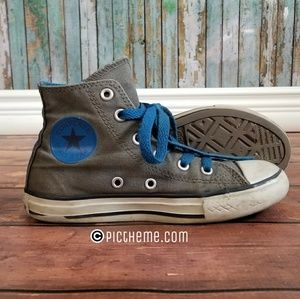 Converse shoes & *free* Nike shirt (4T)